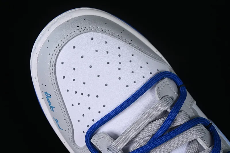 All Categories Nk SB Dunk Series Nk SB Dunk Low Low-top sneakers Nk Dunk Low "Royal" Gummy bear color graffiti Bear English letters SB strap low-top casual sneakers DV0831-104